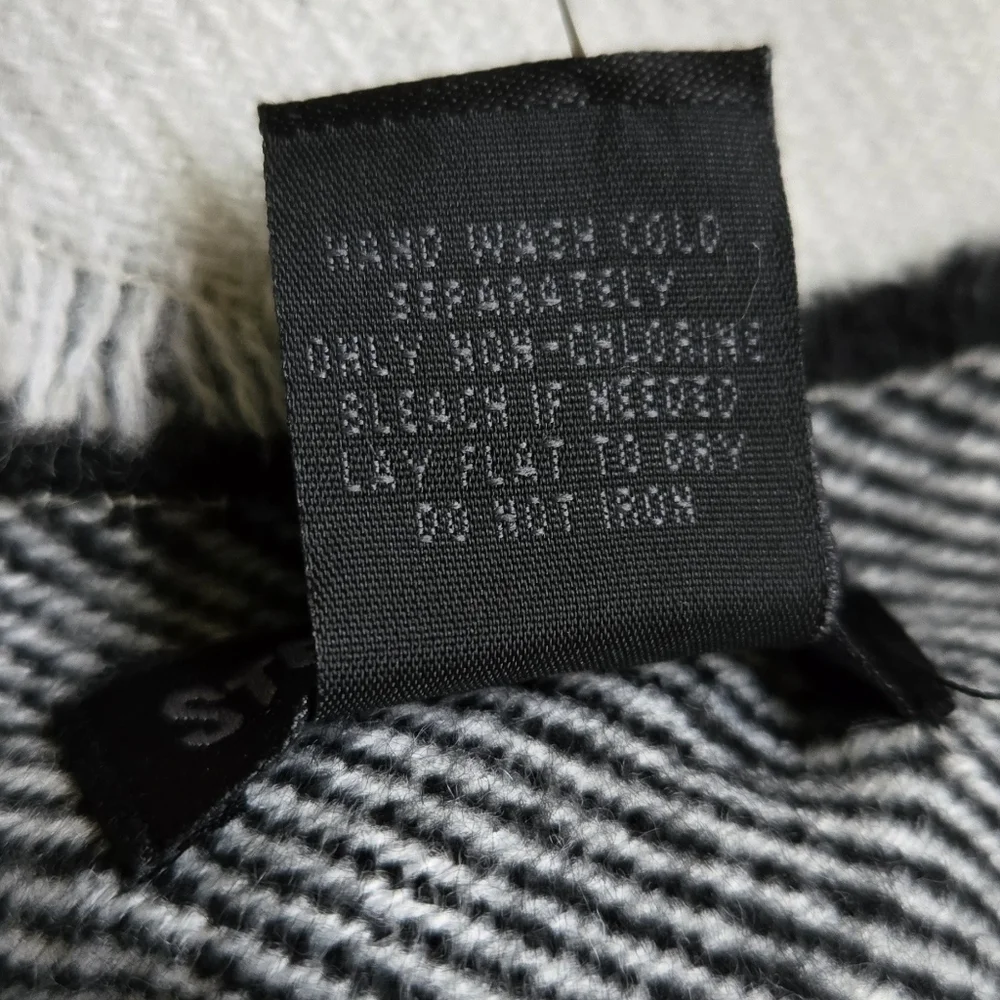Steve Madden Wide Plaid Scarf Black & White NWT New Cozycore